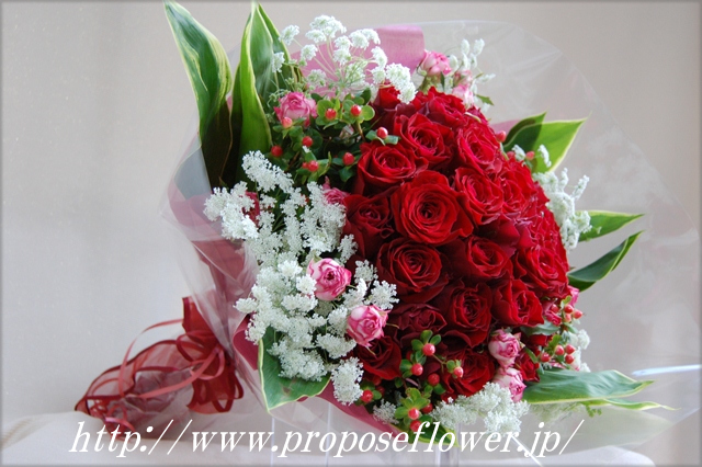 プロポーズ薔薇の花