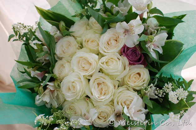 白い薔薇花束