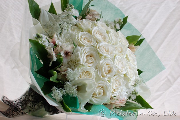 白い薔薇花束