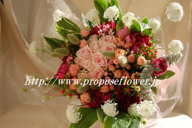ラビットテールとラムズイヤーの可愛い花束 ドイツマイスターの花束専門店 プロポーズフラワーショップ