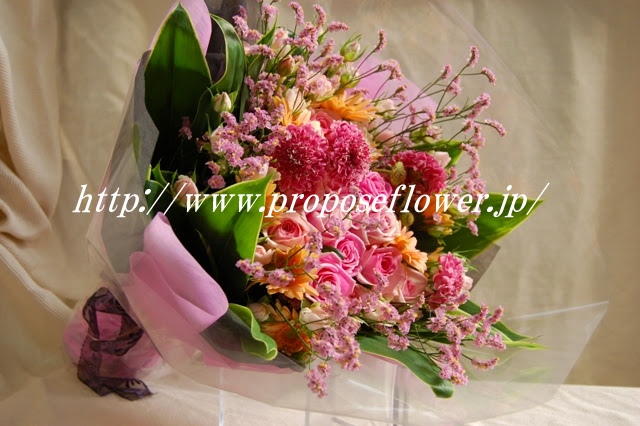 スターチスとバラ ピンクの花束 ドイツマイスターの花束専門店 プロポーズフラワーショップ