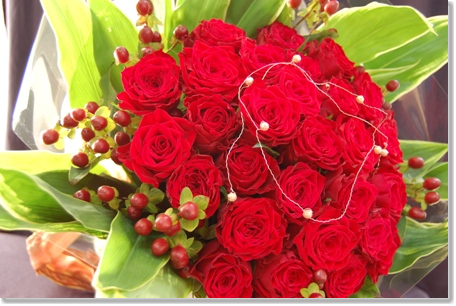王道の赤いバラの花束