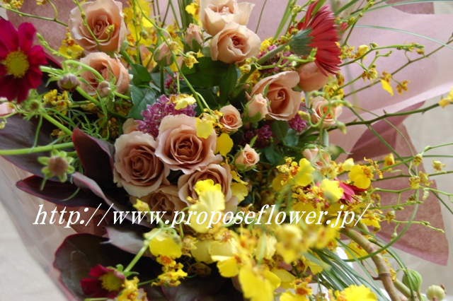 おしゃれな秋の花束 ドイツマイスターの花束専門店 プロポーズフラワーショップ