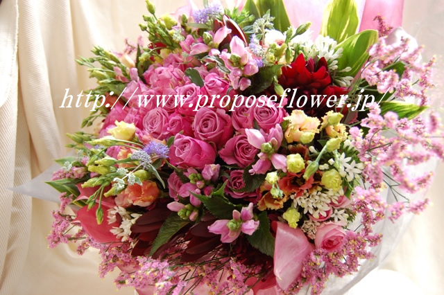 紫のバラの花束・プロポーズ