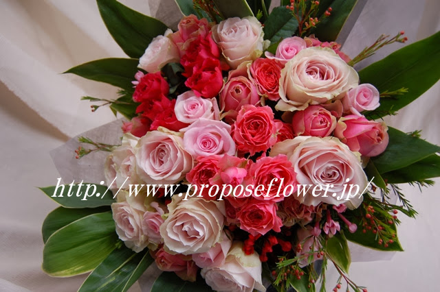 ピンクの薔薇花束のクリスマスプレゼント ドイツマイスターの花束専門店 プロポーズフラワーショップ