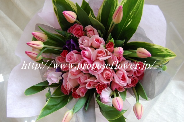 チューリップの花束 ピンクのバラ ドイツマイスターの花束専門店 プロポーズフラワーショップ