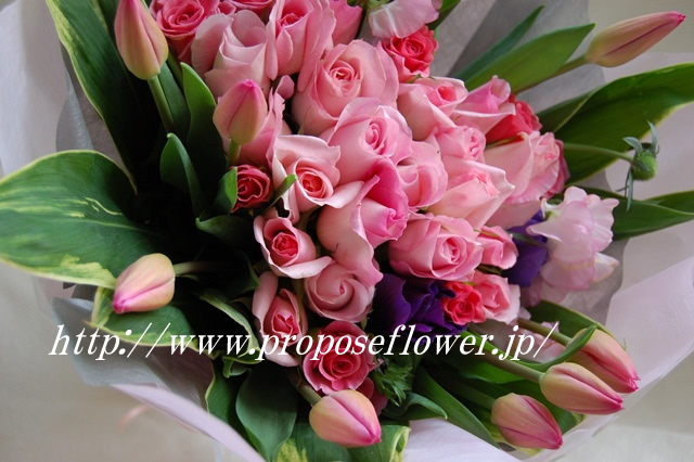 チューリップの花束 ピンクのバラ ドイツマイスターの花束専門店 プロポーズフラワーショップ