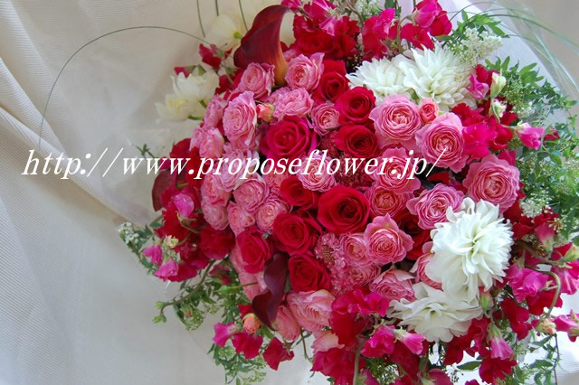 ロマンティックなバラの花束