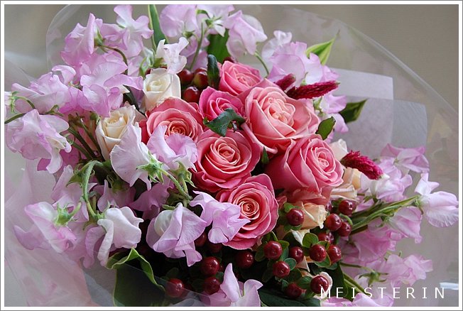 風船を持ったスーちゃんと薔薇の花束。持ったビリーくんハンドメイド