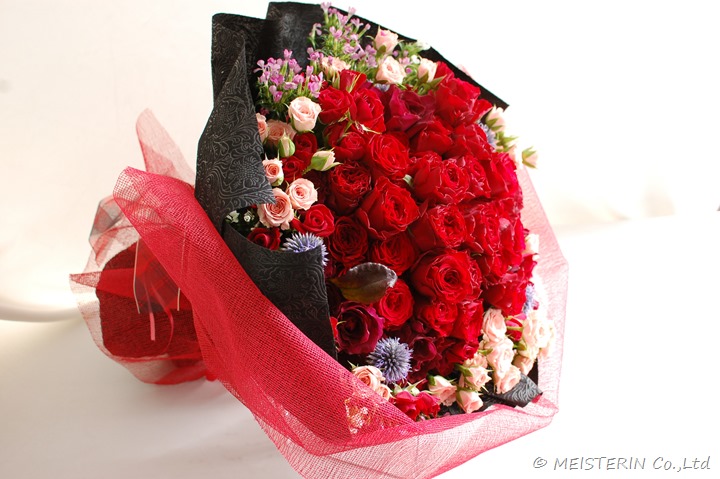 外国人モデルのバースデープレゼントの花束 ドイツマイスターの花束専門店 プロポーズフラワーショップ