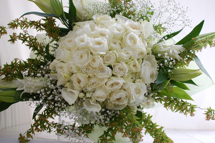 最高級の白い花束