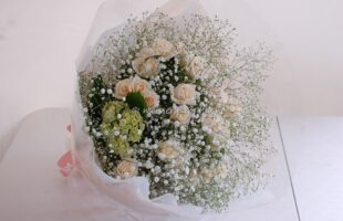 カスミソウプロポーズの花束