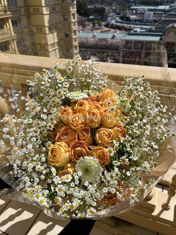 東京ディズニーランドホテルでオレンジのバラの花束プロポーズ