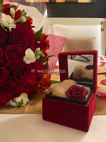 マンダリンオリエンタルでプロポーズ の赤いバラ