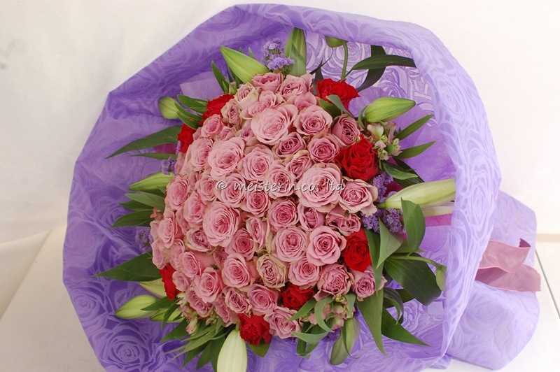 紫のバラのプロポーズの花束