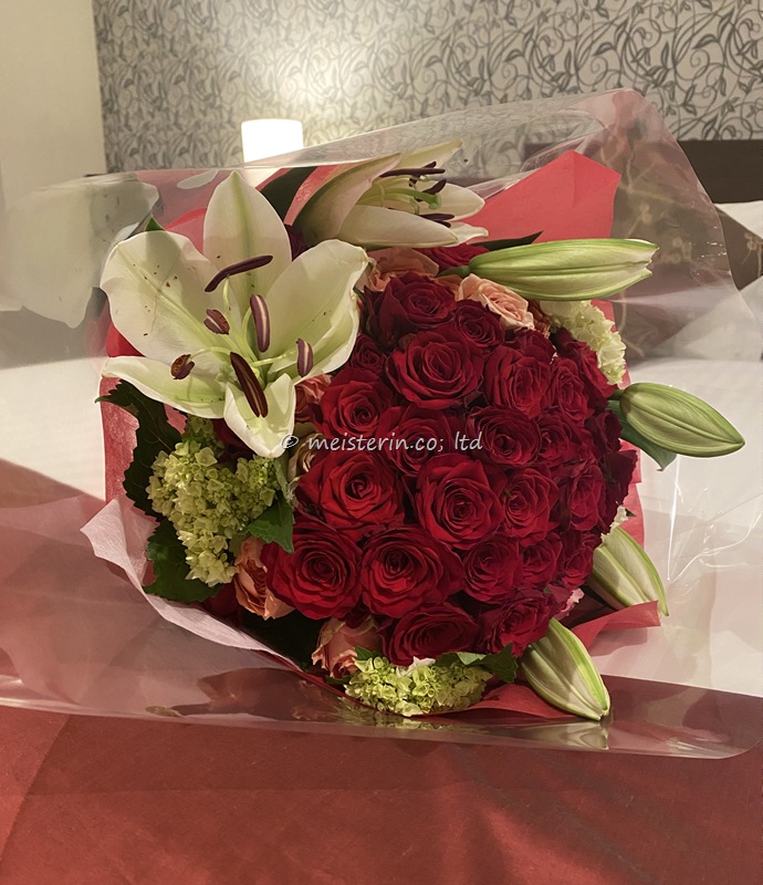 クインテッサホテル大阪ベイでプロポーズに贈る花