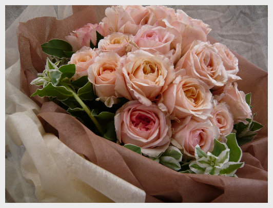 甘いピンクのバラの花束