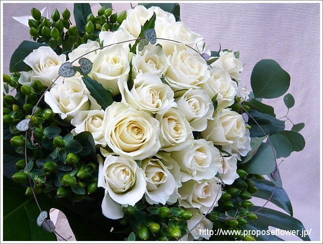 白バラ花束