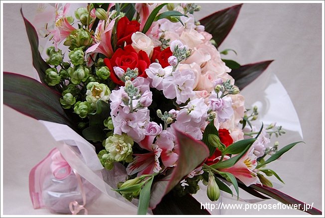 ピンクの薔薇とストックの花束 ドイツマイスターの花束専門店 プロポーズフラワーショップ