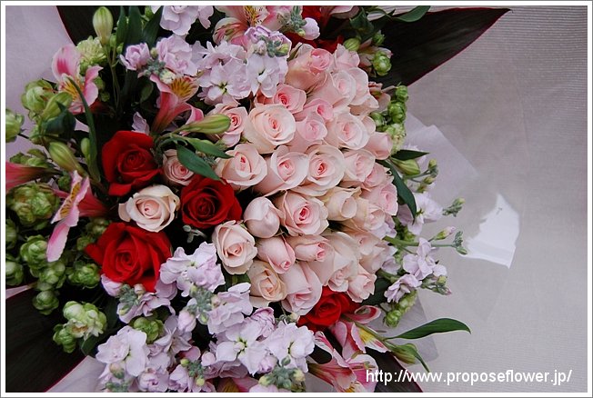 ピンクの薔薇とストックの花束 ドイツマイスターの花束専門店 プロポーズフラワーショップ
