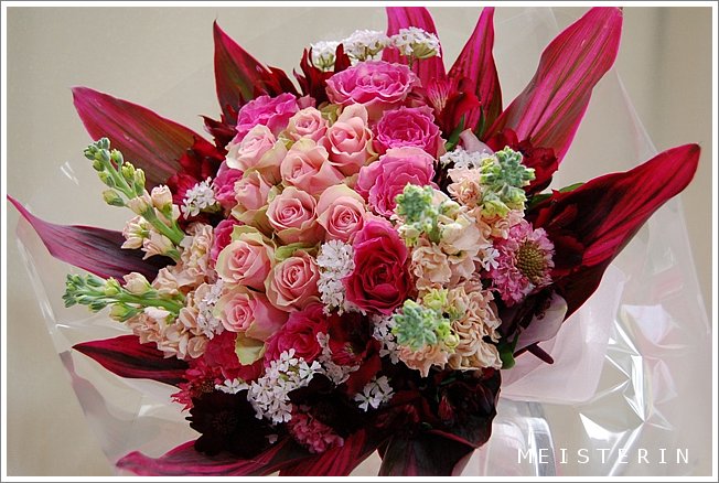 ゴージャスな花束 ピンクのバラ ドイツマイスターの花束専門店 プロポーズフラワーショップ