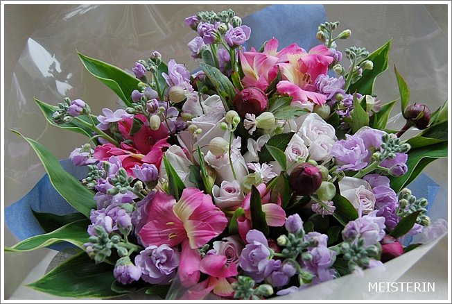 上品な花束 高貴な紫 ドイツマイスターの花束専門店 プロポーズフラワーショップ