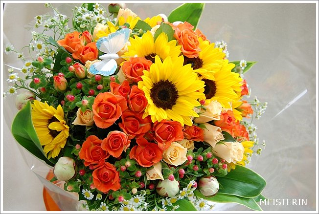 オレンジとヒマワリの花束 ドイツマイスターの花束専門店 プロポーズフラワーショップ